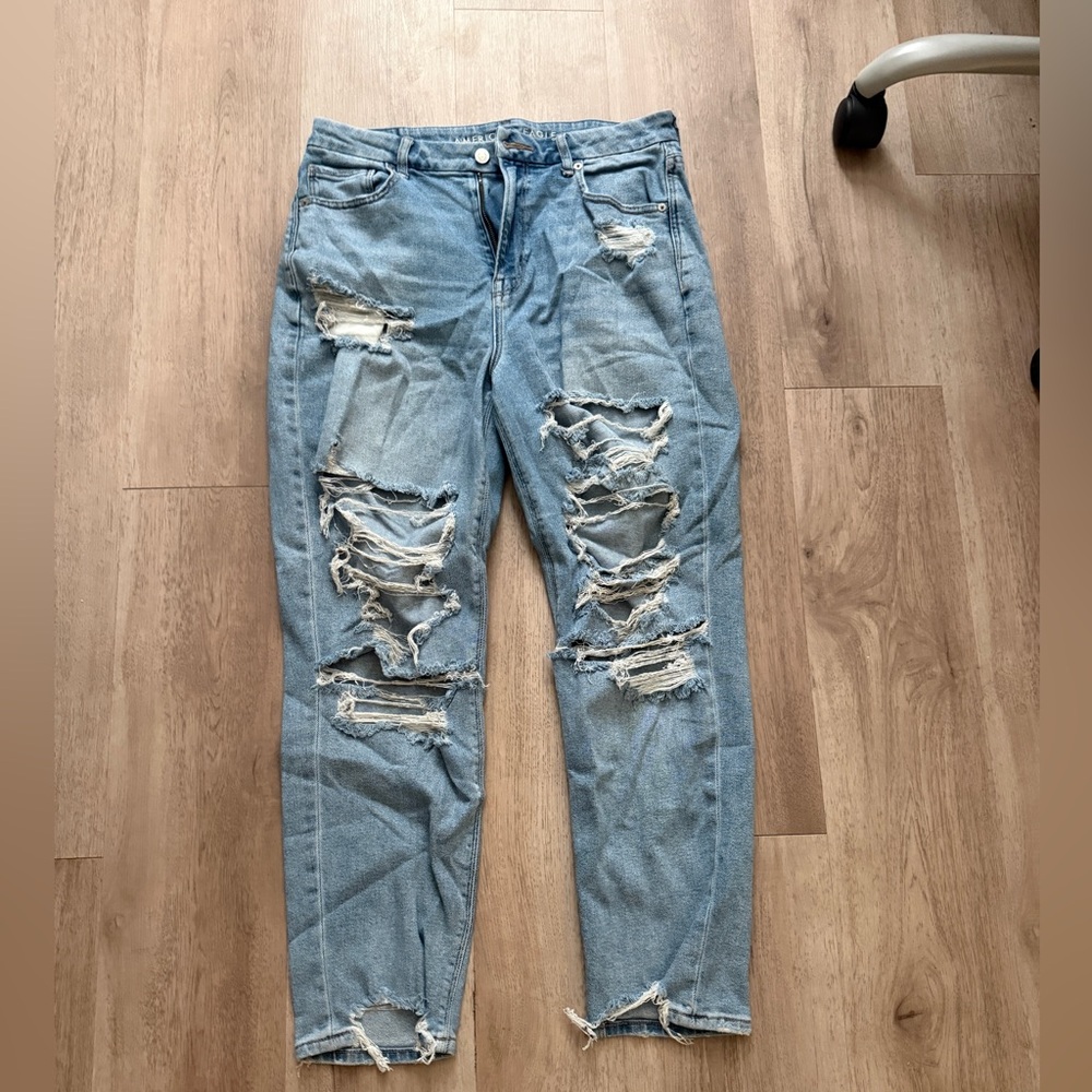 American Eagle Outfitters Light Blue Distressed Boyfriend Jeans